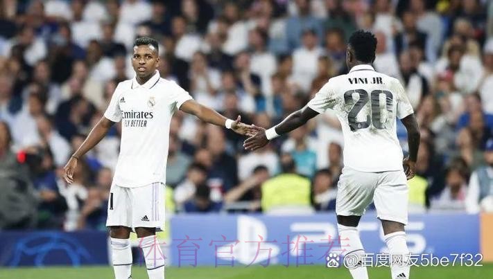 皇马没拿下亚洲队新月 马竞遭巴黎4球痛击 皇马没拿下亚洲队新月 马竞遭巴黎4球痛击